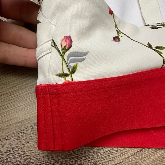 NWT Fabletics Floral White and Red Sports Bra - Picture 3 of 6